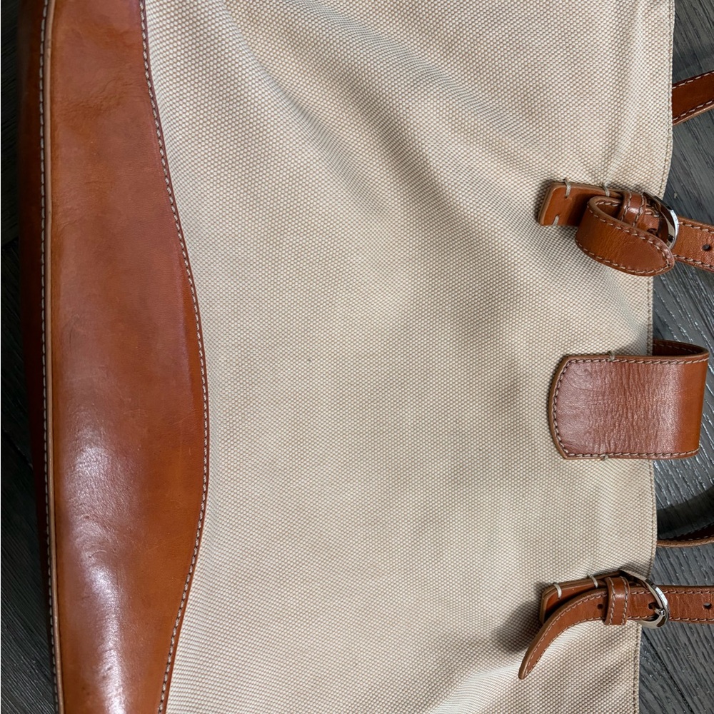 Valentino Vintage V Logo Shoulder Bag Tan and Leather- some wear see description - Picture 16 of 16